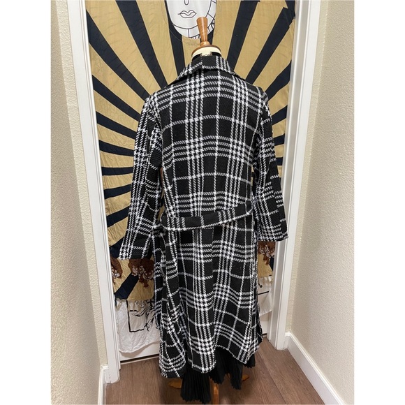 π Beautiful maxi plaid coat - Picture 7 of 11